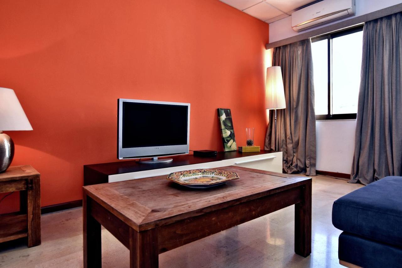 Large St Julians Central 2 Apartment Saint Julian's ภายนอก รูปภาพ